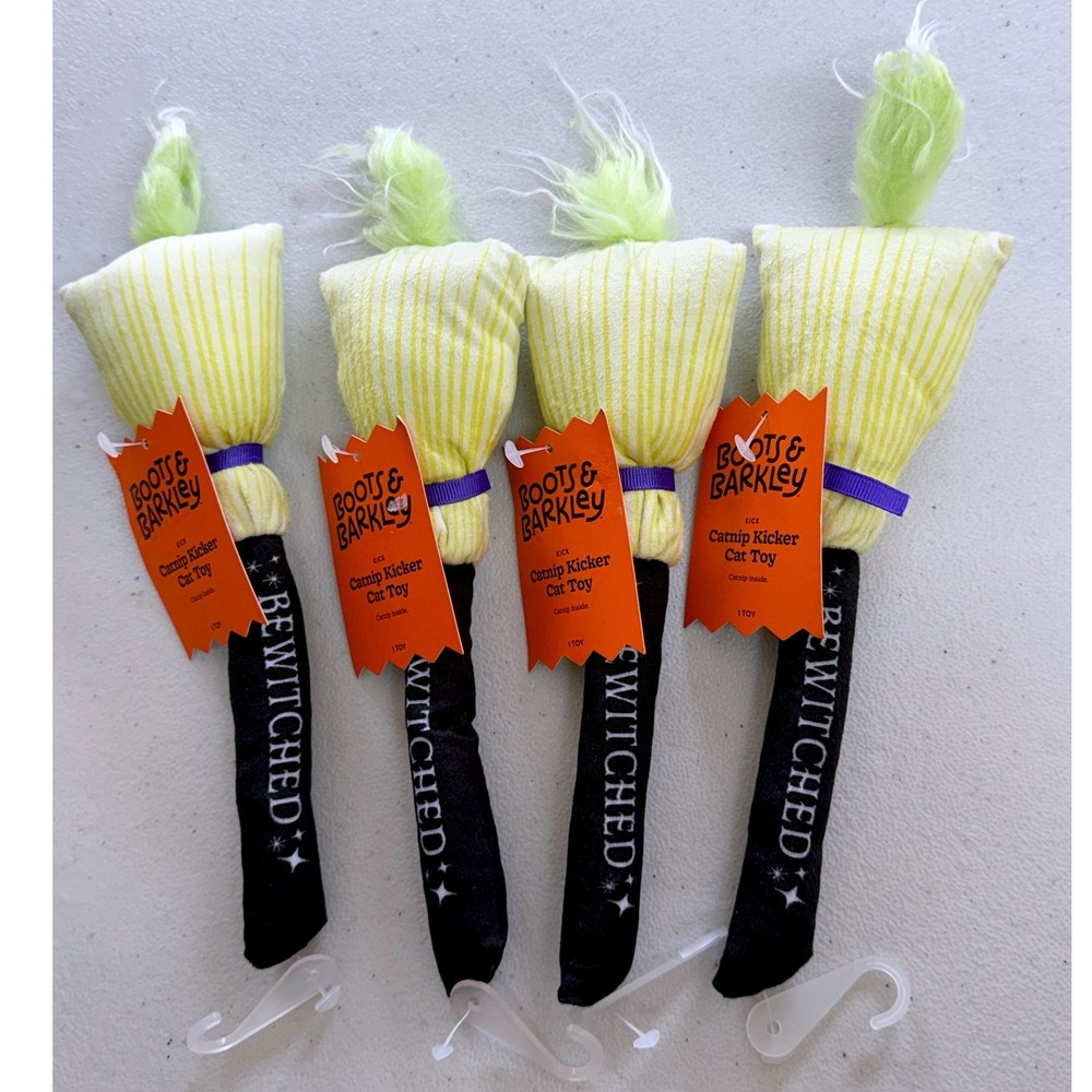 Hyde and EEK  Halloween Bewitched Broomstick Cat Toy Catnip NWT
